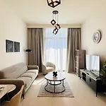 Oyo 1350 Home Premium 1-Bed Apt Burj Crown