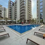 Elegant 1Br With Pool, Gym Access And Kid\'S Play Area