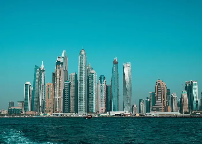 Lovely Dubai Marina Apt - Partial Sea View