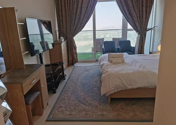 Gharfar-2 Heaven Escape-Golf View-High Floor-Netflix-Gym-Pool-Perfect Staycation