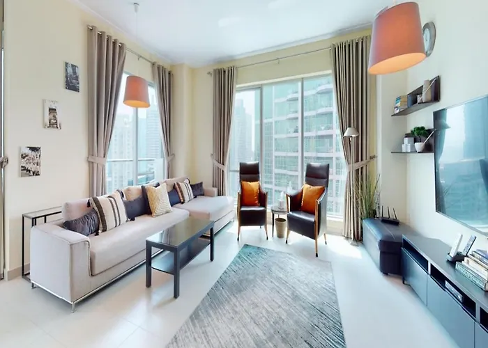 Hometown Apartments - Modern Spacious 2 Bedroom Apartment In Marina
