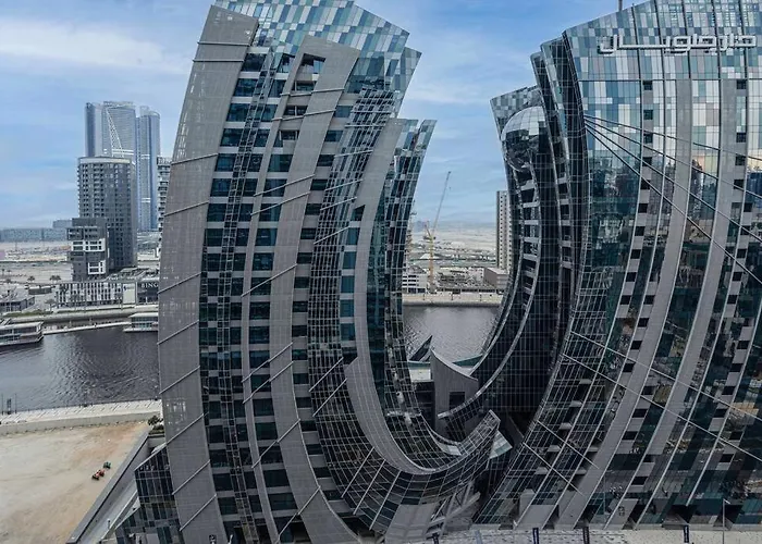 Turquoise - Downtown Dubai 1 Bedroom Apartment Business Bay - Canal View