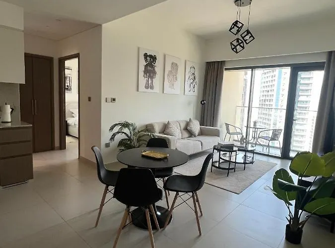 Burj Royale - Luxurious Apartment Near Burj Khalifa & Dubai Mall