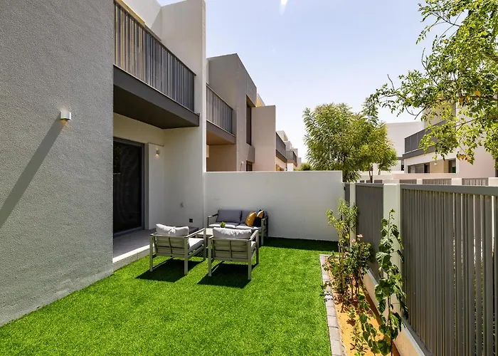 Exclusive Spacious Villa I Garden I Maid Room