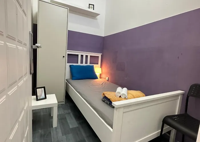 Calm Partition Room Near Mashreq Metro