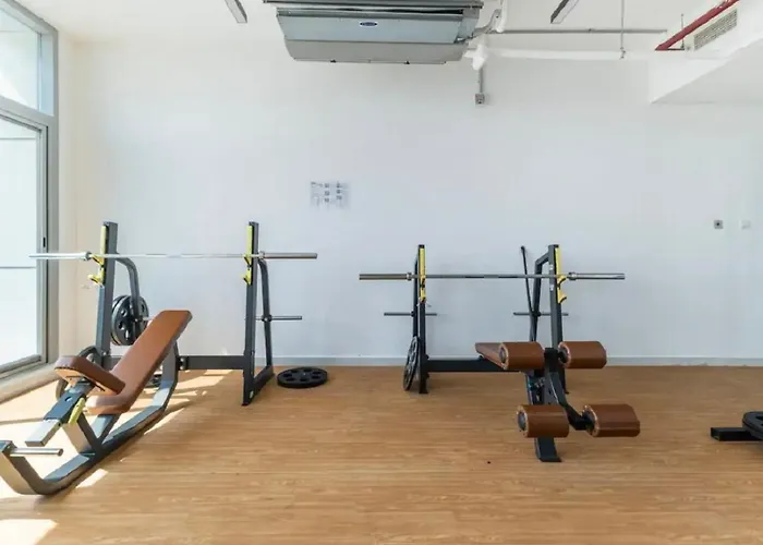 Bright & Cozy, Near Metro & Downtown, Pool, Gym