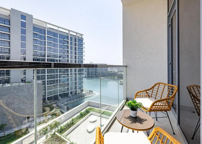 Fully Furnished I Lagoons View I District One