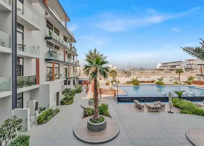 Stunning Pool View Studio In Jvc
