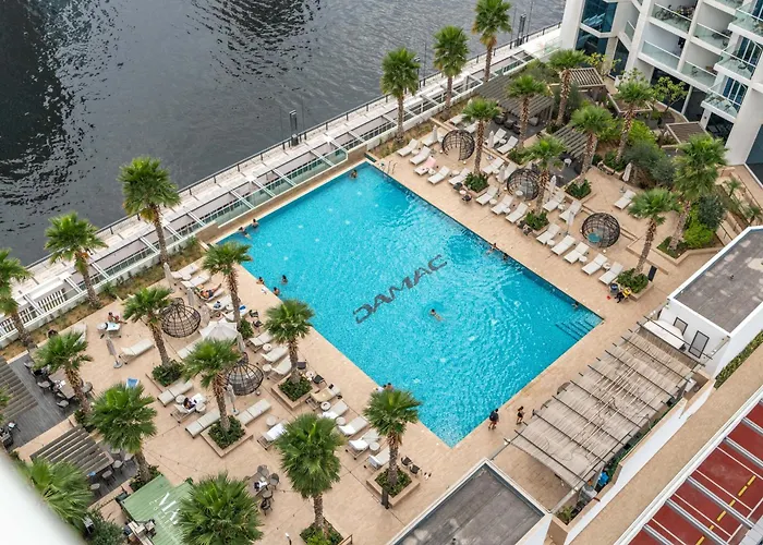Spacious Luxe Family Apartment With Dubai Canal & Burj Khalifa View