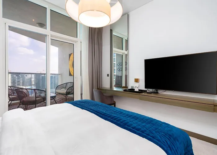 White Sage - Premium Furnished Studio With Large Balcony