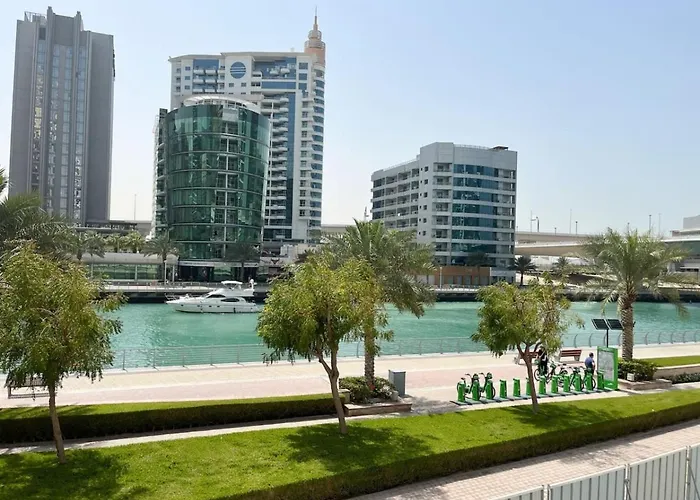 2 Bedroom Escape With Relaxing Marina Views
