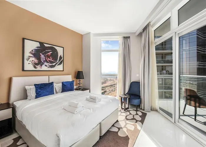 Tranquil Studio With Golf View