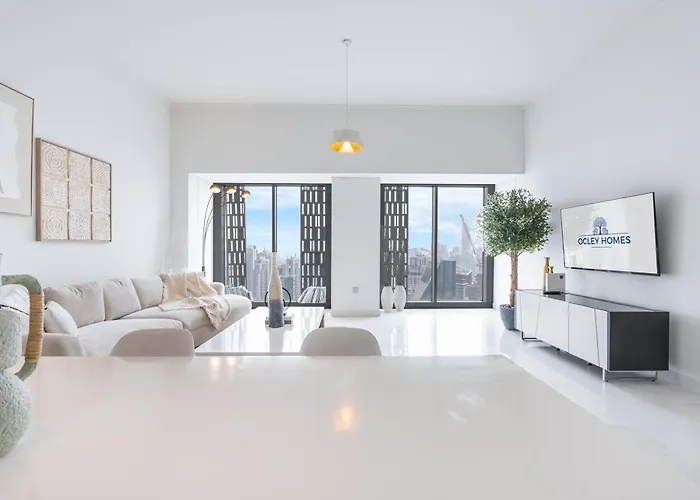 Bright & Elegant Home On The 44Th At Cayan Tower