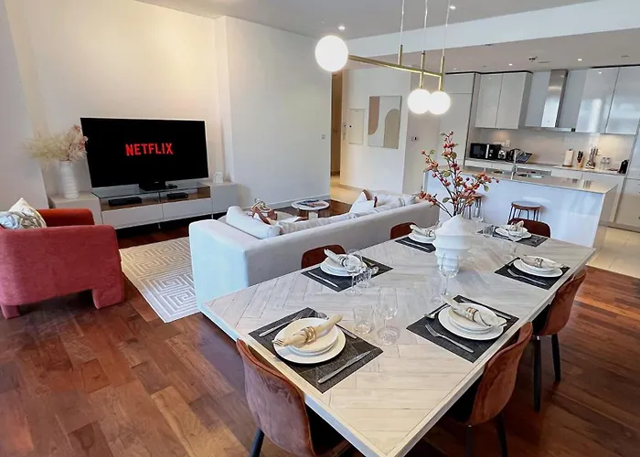 Airstay - City Walk - Luxurious 2Br Plus Guest Room - Monthly Offer Available