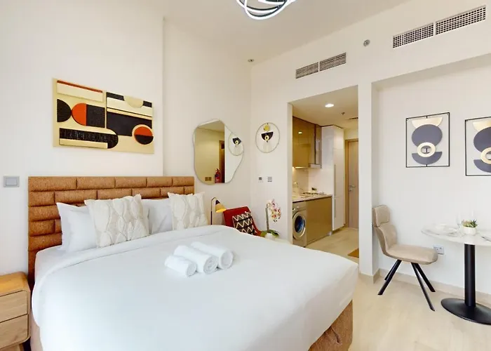 Azizi Riviera 30 - Bright Studio Apartment
