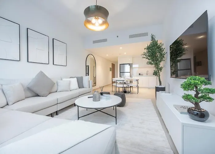 Cozy Spacious 2-Bedroom Apartment In Downtown
