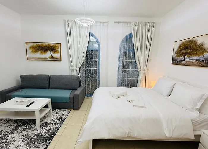 O07 Luxury Furnished Studio Apartment Near Bus Stop Garden View Persia Cluster