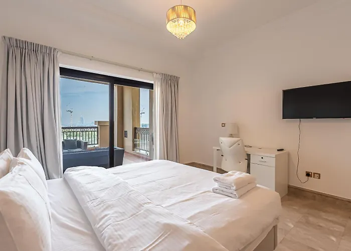Newly Furnished 1Bdr Apartment In The Palm Fairmont