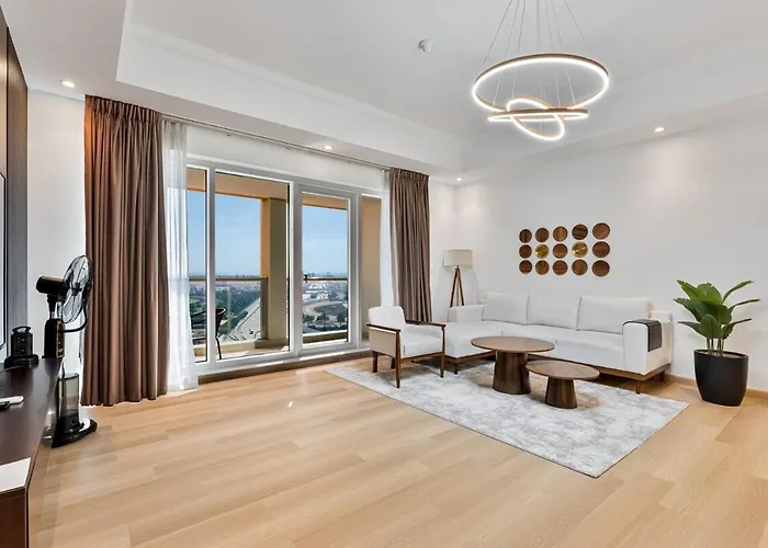 Stunning 1Br Haven With Canal Views, Gym And Pool