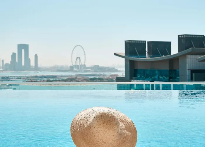 The Seven Palm With Free Rooftop Pool & Beach