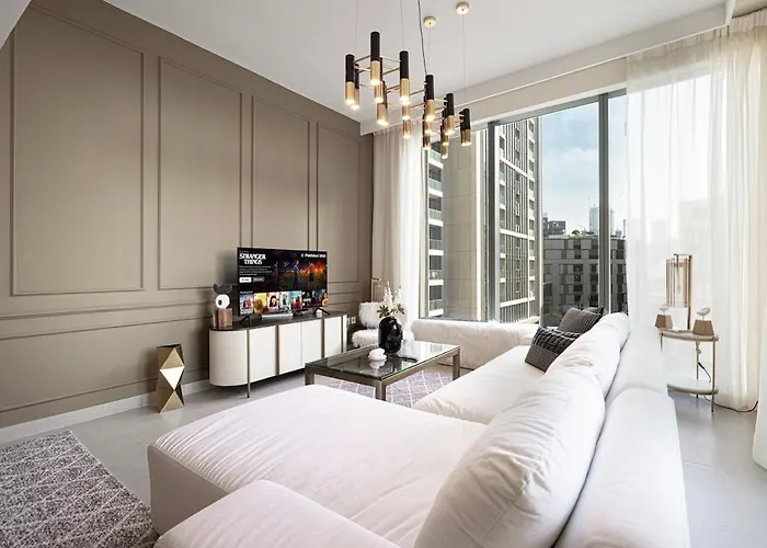 Spacious 1Bedroom Study Steps From Dubai Mall