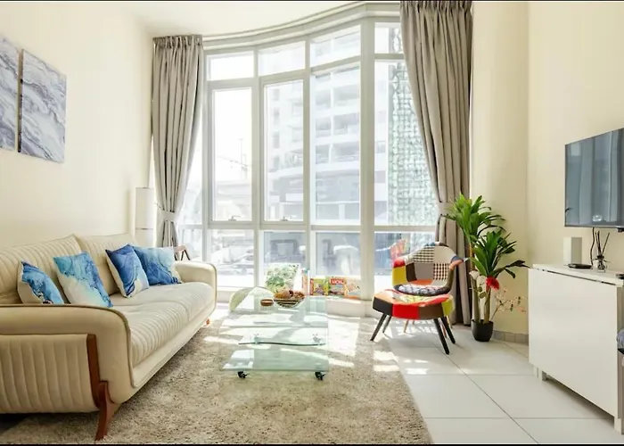 Luxury Dubai Marina Stunning Views & Rooftop Pool