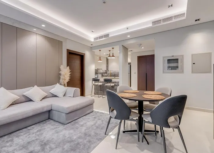 Ramadan Offer!!! Skyline View 1Br, King Bed, Bar & Movie Nights