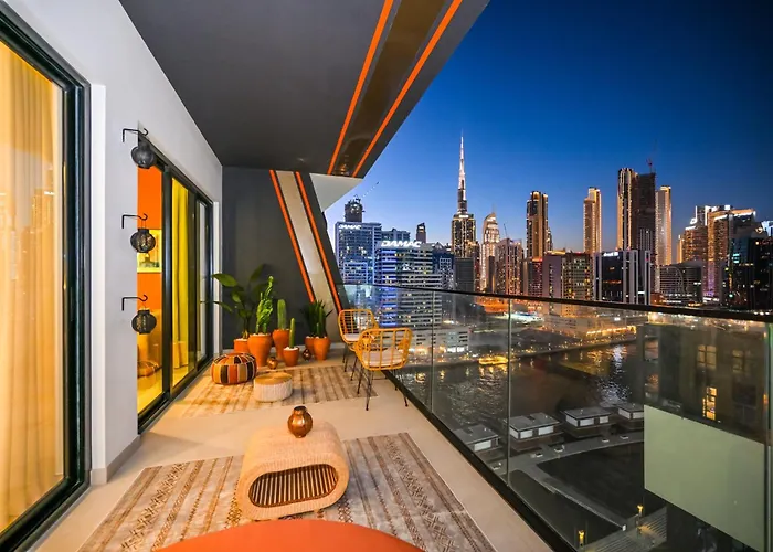 Luxurious One Bed Near Dubai Mall With Burj And Canal View