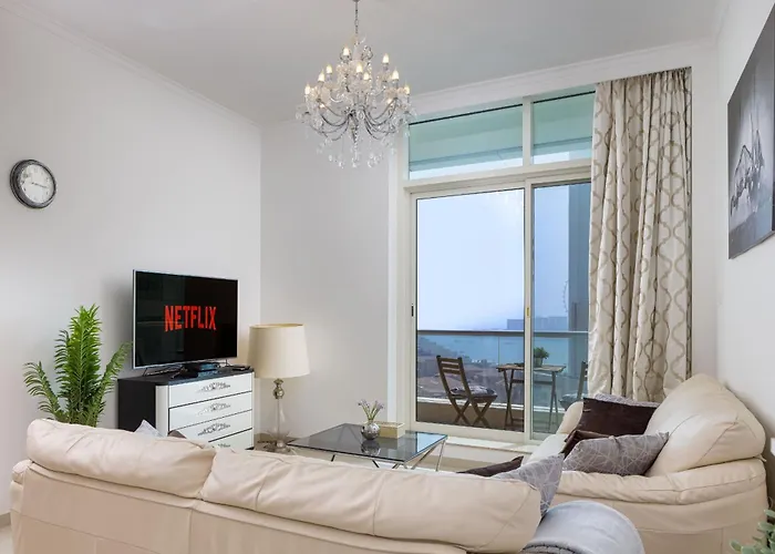 Vayk - Spacious One Bedroom Apartment
