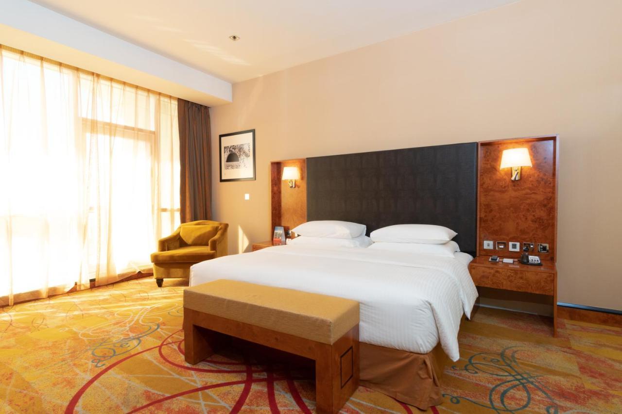 Hotel Millennium Airport 4*
