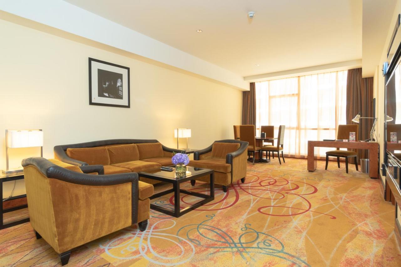 Hotel Millennium Airport 4*