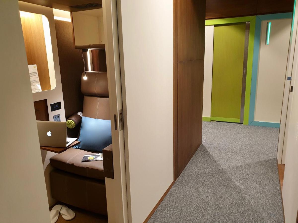 Kapselhotel Sleep 'n Fly Sleep Lounge, C-gates Terminal 3 - Transit Only *