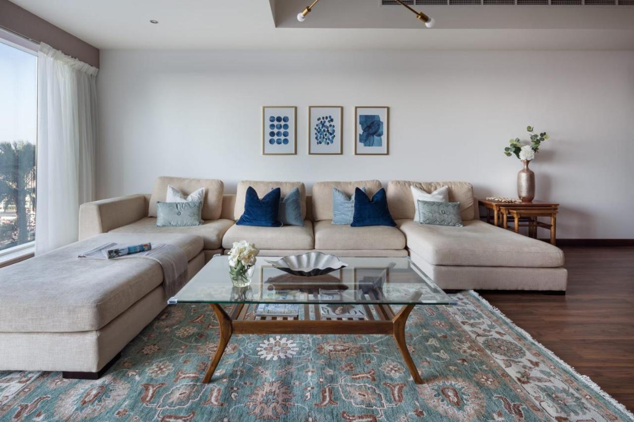 Apartment Frank Porter - Emirates Crown Tower
