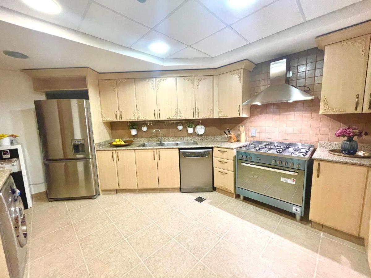 Daire Luxury - Beachfront - Spacious Shoreline Residences - 5 Star Private Dubai