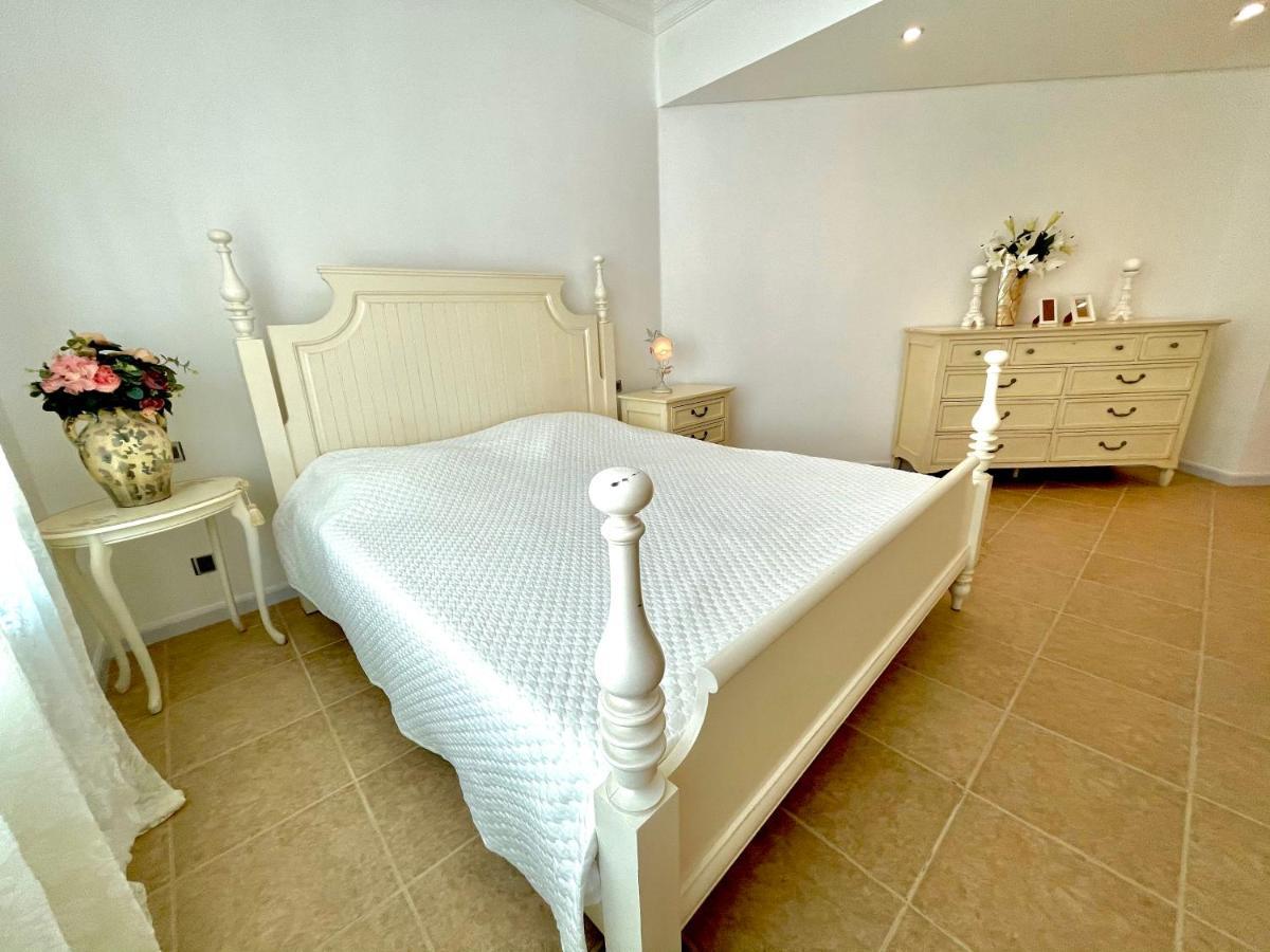 Luxury - Beachfront - Spacious Shoreline Residences - 5 Star Private * Dubai