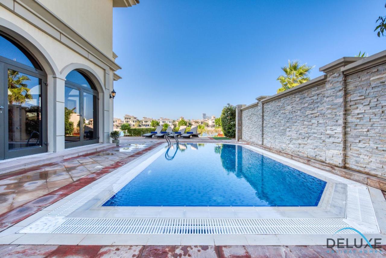 Villa Luxe 5br With Assistant's And Private Pool On Palm Jumeirah By Deluxe Homes Dubai
