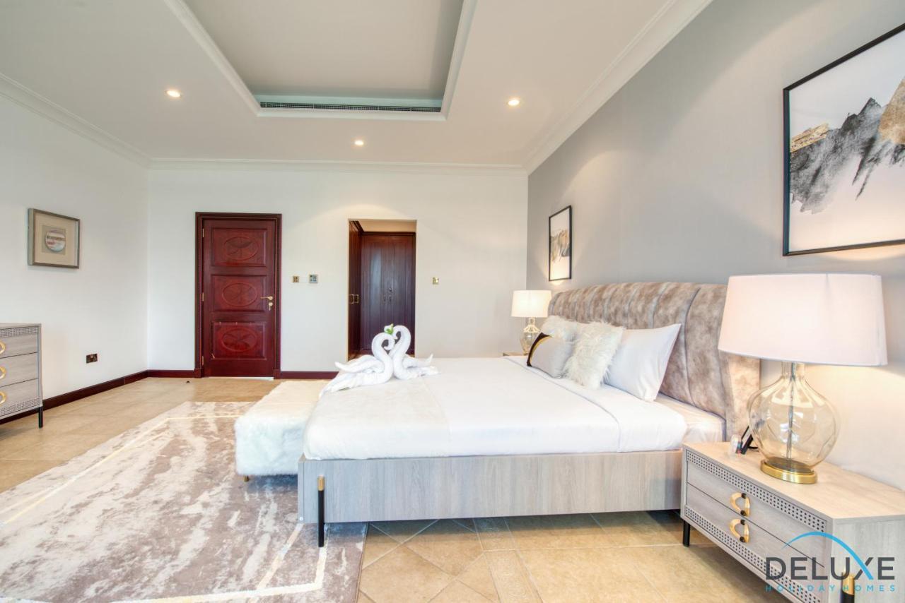 Villa Luxe 5br With Assistant's And Private Pool On Palm Jumeirah By Deluxe Homes Dubai