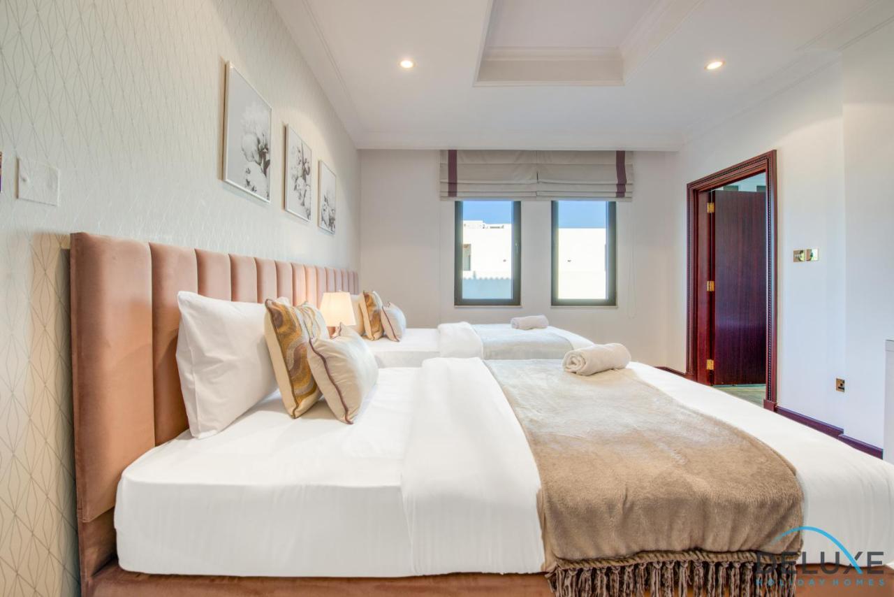 Villa Luxe 5br With Assistant's And Private Pool On Palm Jumeirah By Deluxe Homes Dubai