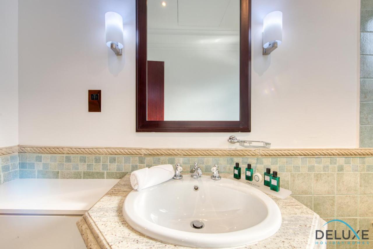 Luxe 5br With Assistant's And Private Pool On Palm Jumeirah By Deluxe Homes Villa *