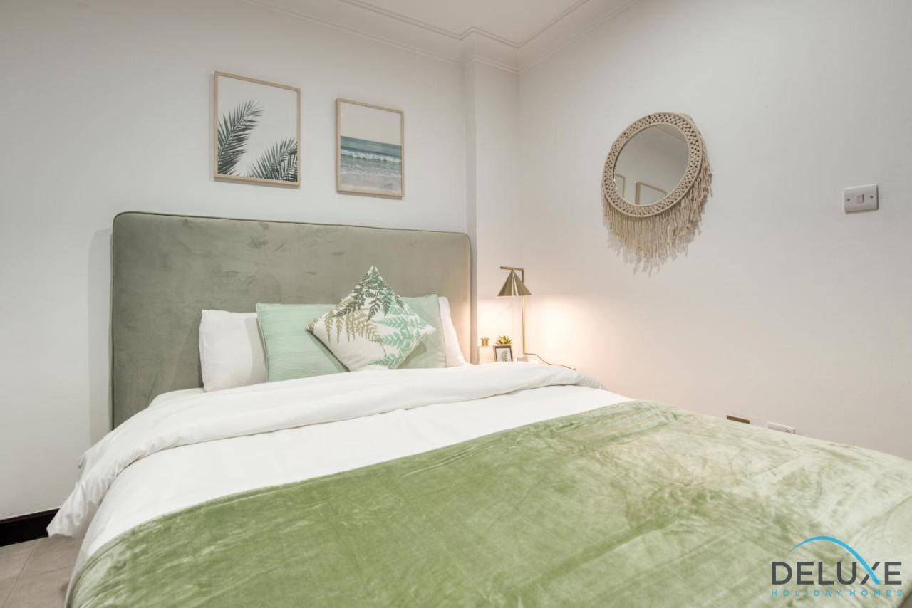 Luxe 5br With Assistant's And Private Pool On Palm Jumeirah By Deluxe Homes Villa