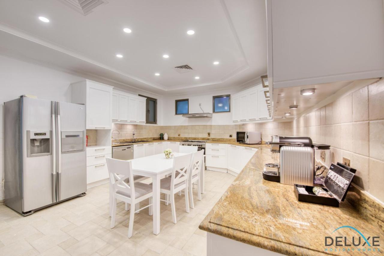 Villa Luxe 5br With Assistant's And Private Pool On Palm Jumeirah By Deluxe Homes