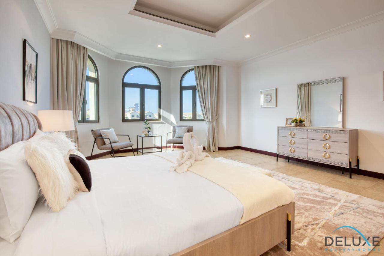 Luxe 5br With Assistant's And Private Pool On Palm Jumeirah By Deluxe Homes Dubai