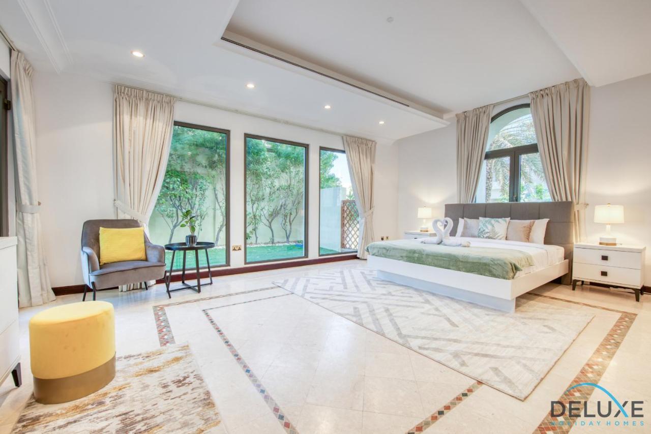 Villa Luxe 5br With Assistant's And Private Pool On Palm Jumeirah By Deluxe Homes