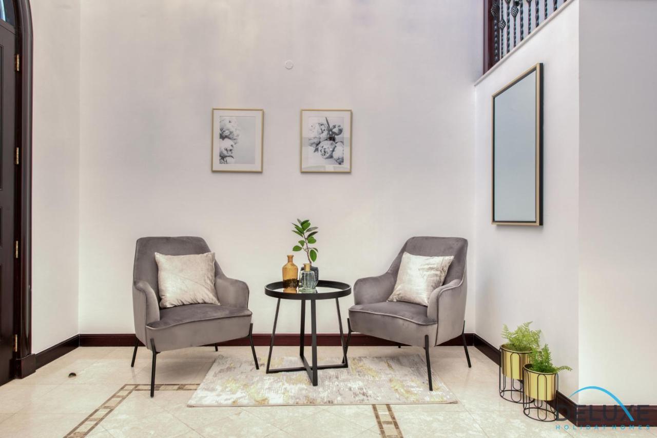 Luxe 5br With Assistant's And Private Pool On Palm Jumeirah By Deluxe Homes *