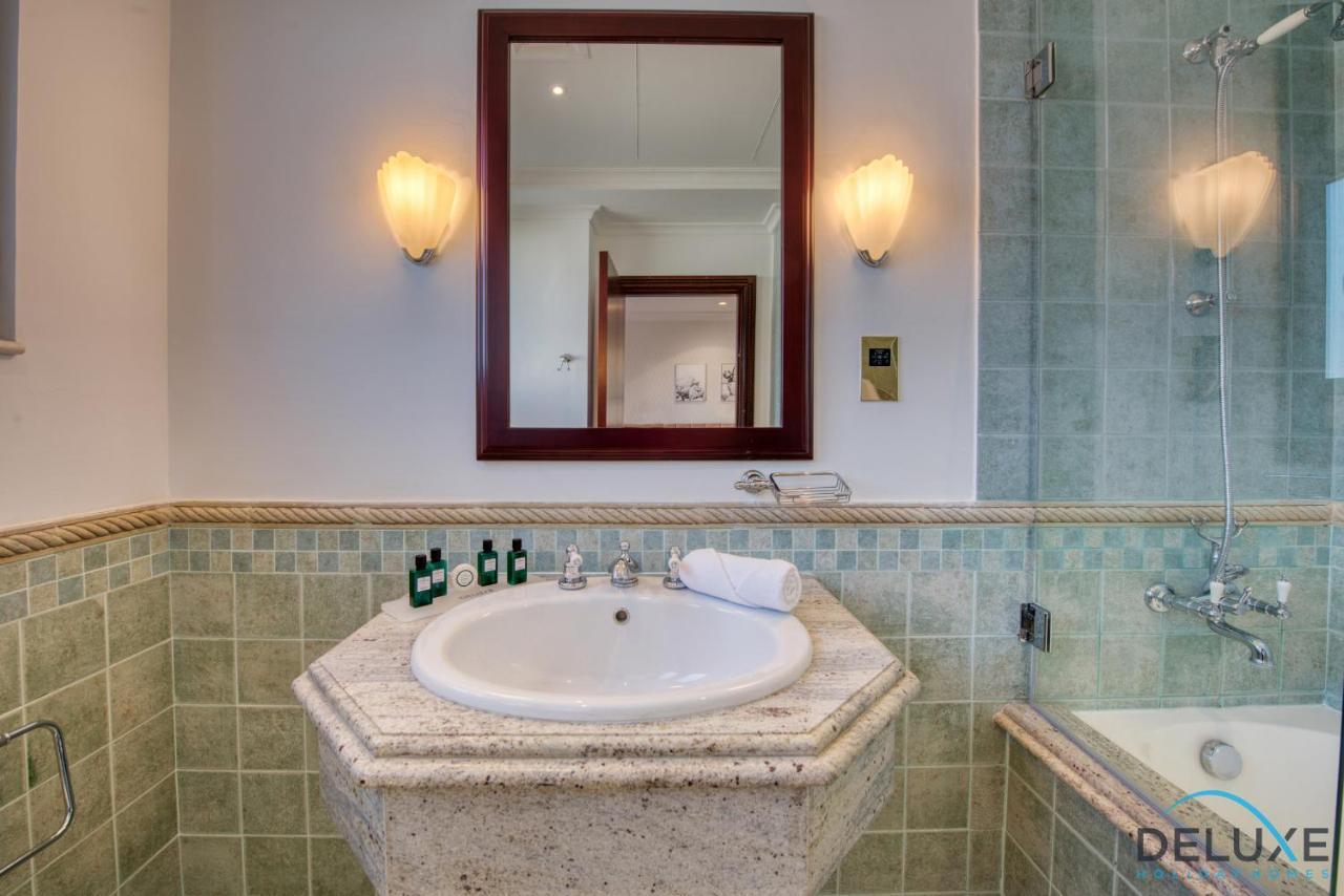 Villa Luxe 5br With Assistant's And Private Pool On Palm Jumeirah By Deluxe Homes *