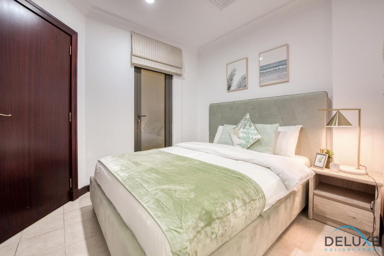 Villa Luxe 5br With Assistant's And Private Pool On Palm Jumeirah By Deluxe Homes Dubai