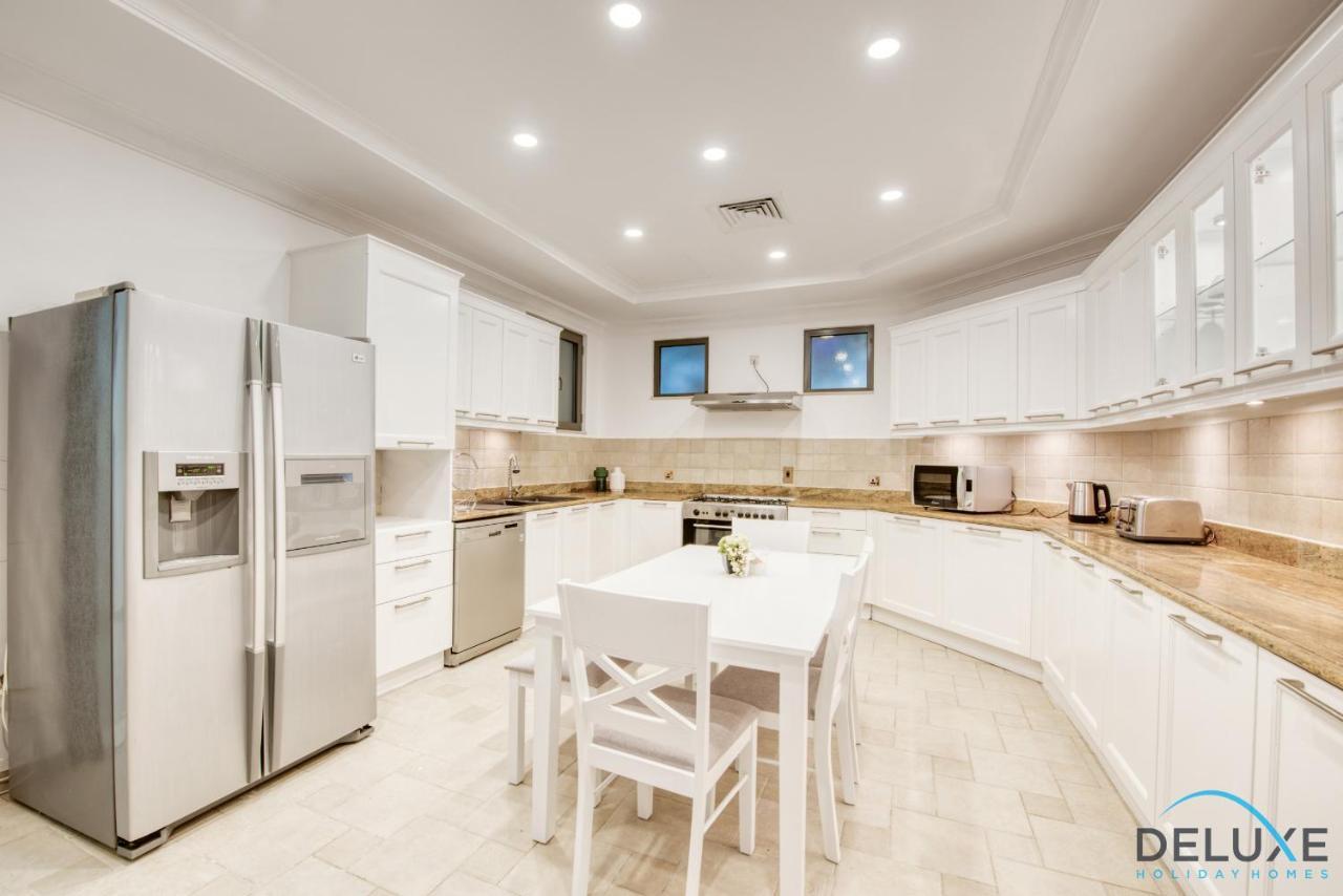 Villa Luxe 5br With Assistant's And Private Pool On Palm Jumeirah By Deluxe Homes Dubai