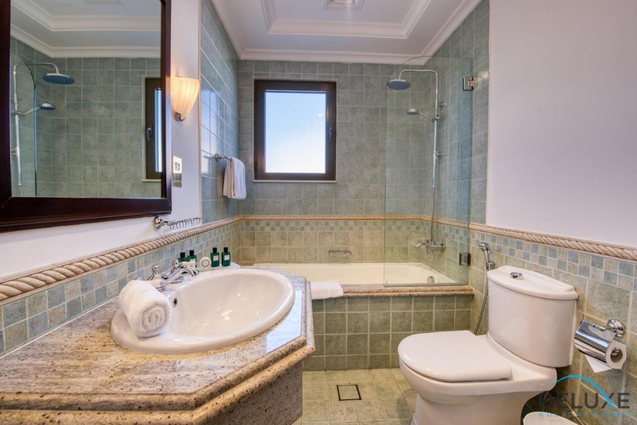 Villa Luxe 5br With Assistant's And Private Pool On Palm Jumeirah By Deluxe Homes Dubai