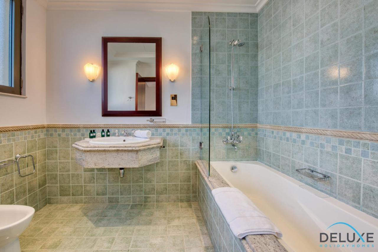 Luxe 5br With Assistant's And Private Pool On Palm Jumeirah By Deluxe Homes Villa *