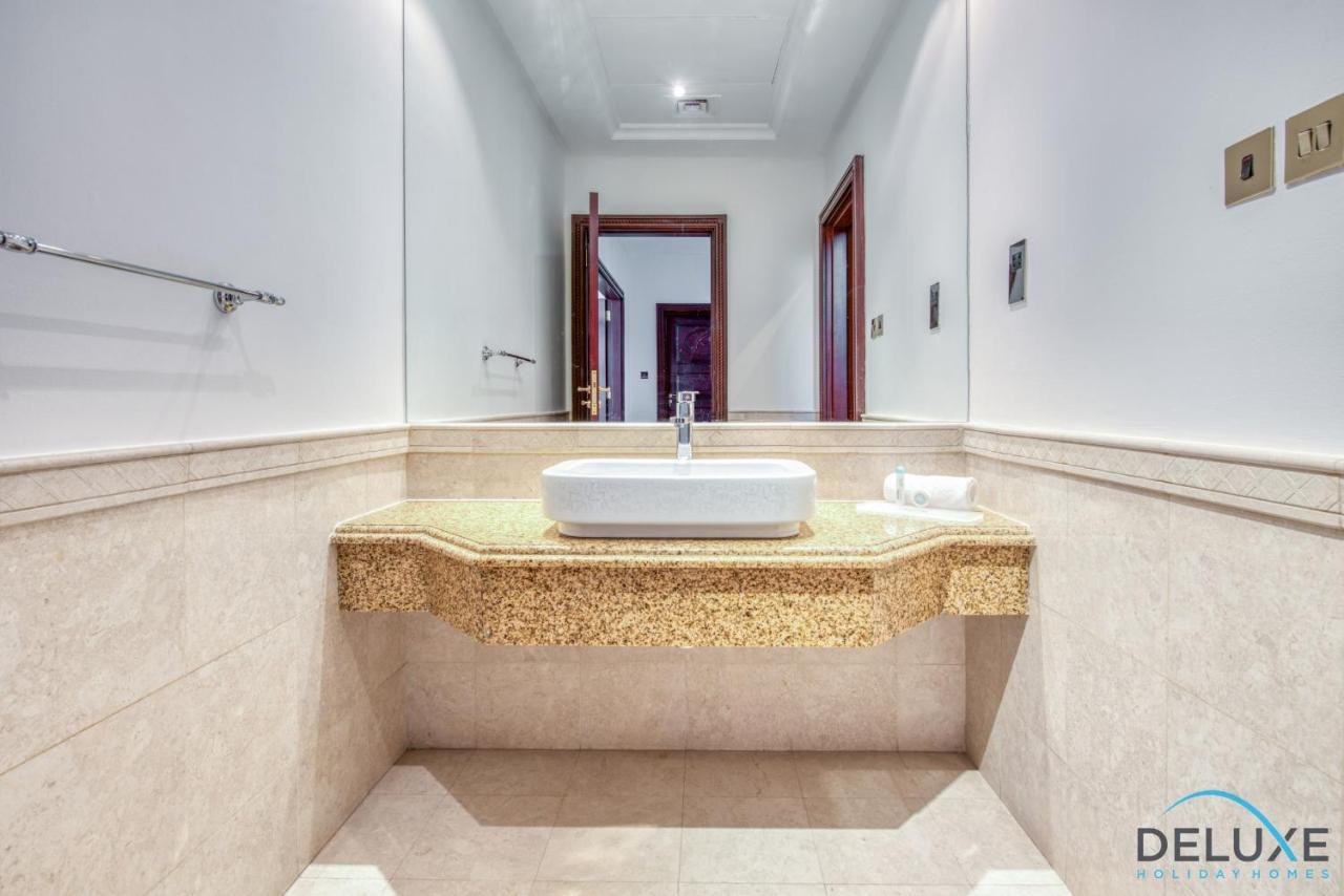 Luxe 5br With Assistant's And Private Pool On Palm Jumeirah By Deluxe Homes Dubai